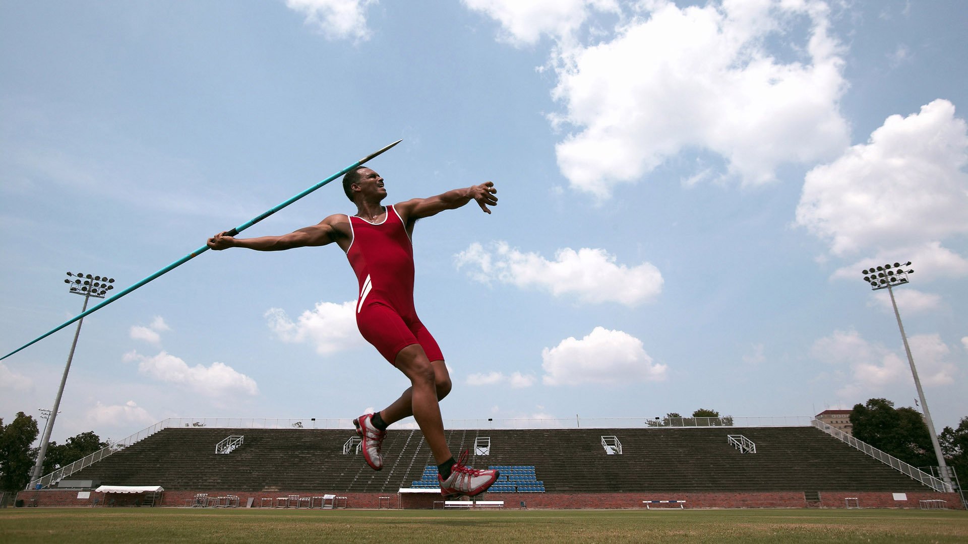 开云体育官方网站-纪录之路：运动员持续刷新个人和联盟纪录，运动员破纪录